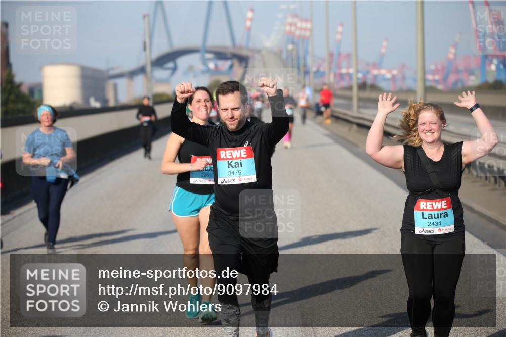 03.10.2025 - Köhlbrandbrückenlauf Jannik Wohlers http://msf.ph/oto/9097984 03.10.2025 10:16:44 Position 3 2261, 3475, 2434 meine-sportfotos.de