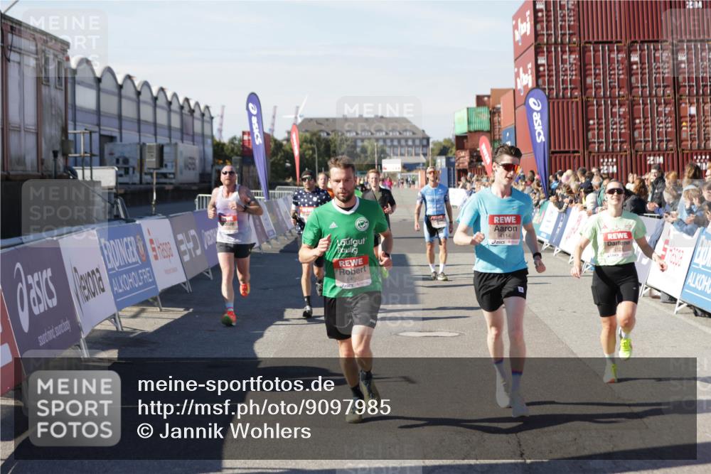 03.10.2025 - Köhlbrandbrückenlauf Jannik Wohlers http://msf.ph/oto/9097985 03.10.2025 12:56:12 Ziel 4041, 4050, 4078, 4114, 4123, 5957, 6206, 6489, 6495, 6778 meine-sportfotos.de