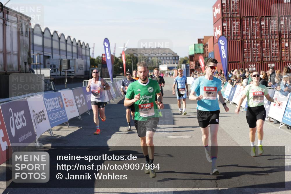 03.10.2025 - Köhlbrandbrückenlauf Jannik Wohlers http://msf.ph/oto/9097994 03.10.2025 12:56:12 Ziel 4041, 4050, 4078, 4114, 4123, 5957, 6206, 6489, 6495, 6778 meine-sportfotos.de