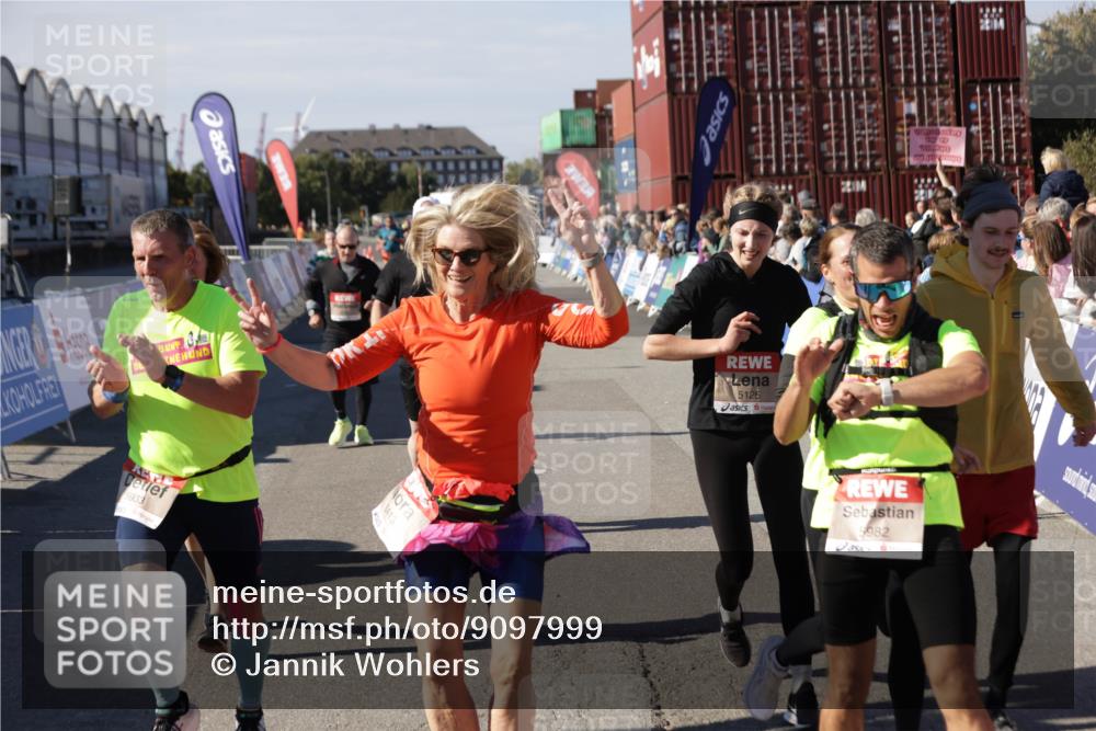 03.10.2025 - Köhlbrandbrückenlauf Jannik Wohlers http://msf.ph/oto/9097999 03.10.2025 13:22:39 Ziel 4481, 4482, 4508, 5122, 5125, 5167, 5213, 5214, 5675, 5839, 5928, 5933, 5982, 6107, 6261, 6300, 6413, 6733 meine-sportfotos.de