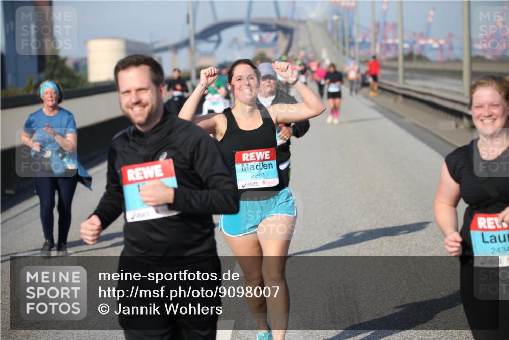 03.10.2025 - Köhlbrandbrückenlauf Jannik Wohlers http://msf.ph/oto/9098007 03.10.2025 10:16:45 Position 3 2261, 2434 meine-sportfotos.de
