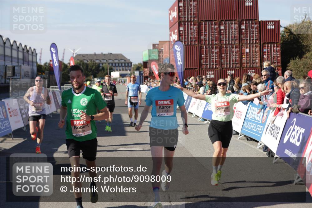 03.10.2025 - Köhlbrandbrückenlauf Jannik Wohlers http://msf.ph/oto/9098009 03.10.2025 12:56:13 Ziel 4041, 4050, 4078, 4114, 4123, 5957, 6206, 6489, 6495 meine-sportfotos.de