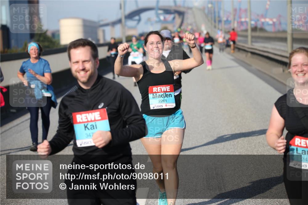 03.10.2025 - Köhlbrandbrückenlauf Jannik Wohlers http://msf.ph/oto/9098011 03.10.2025 10:16:46 Position 3 347, 2261, 245 meine-sportfotos.de