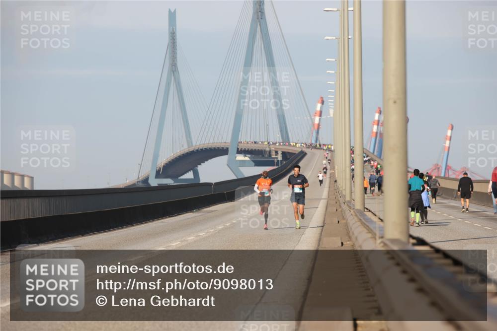 03.10.2025 - Köhlbrandbrückenlauf Lena Gebhardt http://msf.ph/oto/9098013 03.10.2025 09:34:11 Position 2  meine-sportfotos.de