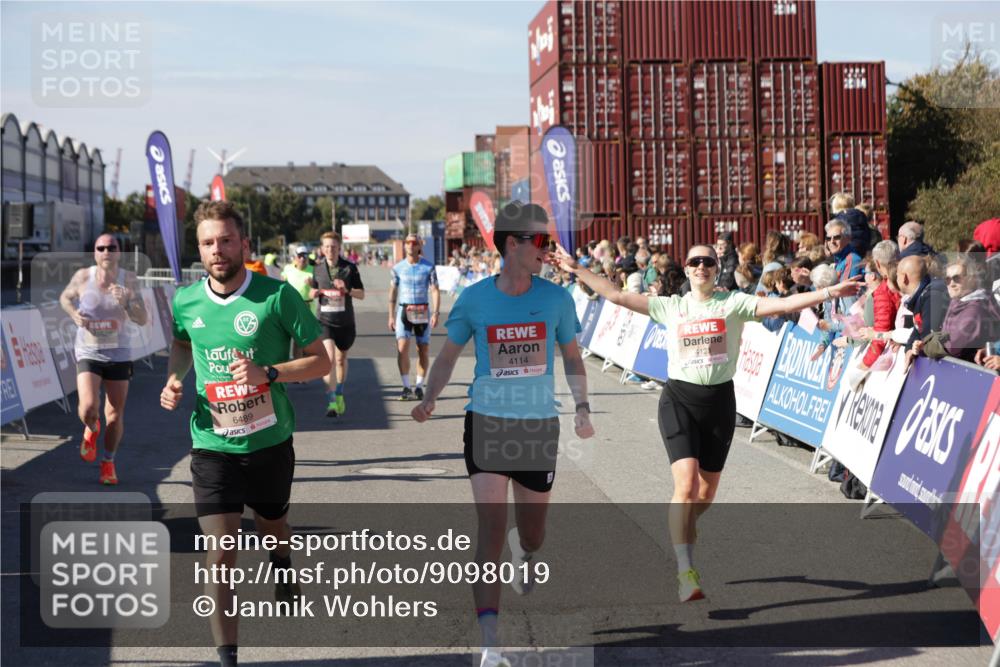 03.10.2025 - Köhlbrandbrückenlauf Jannik Wohlers http://msf.ph/oto/9098019 03.10.2025 12:56:13 Ziel 4041, 4050, 4078, 4114, 4123, 5957, 6206, 6489, 6495 meine-sportfotos.de