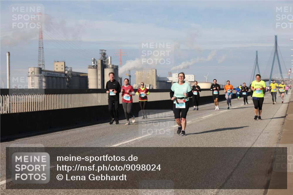 03.10.2025 - Köhlbrandbrückenlauf Lena Gebhardt http://msf.ph/oto/9098024 03.10.2025 10:10:22 Position 2 2924 meine-sportfotos.de