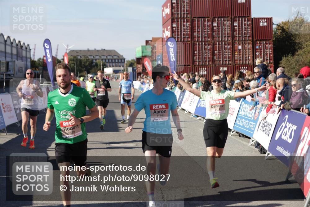 03.10.2025 - Köhlbrandbrückenlauf Jannik Wohlers http://msf.ph/oto/9098027 03.10.2025 12:56:13 Ziel 4041, 4050, 4078, 4114, 4123, 5957, 6206, 6489, 6495 meine-sportfotos.de