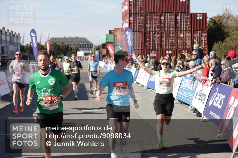 03.10.2025 - Köhlbrandbrückenlauf Jannik Wohlers http://msf.ph/oto/9098034 03.10.2025 12:56:13 Ziel 4041, 4050, 4078, 4114, 4123, 5957, 6206, 6489, 6495 meine-sportfotos.de