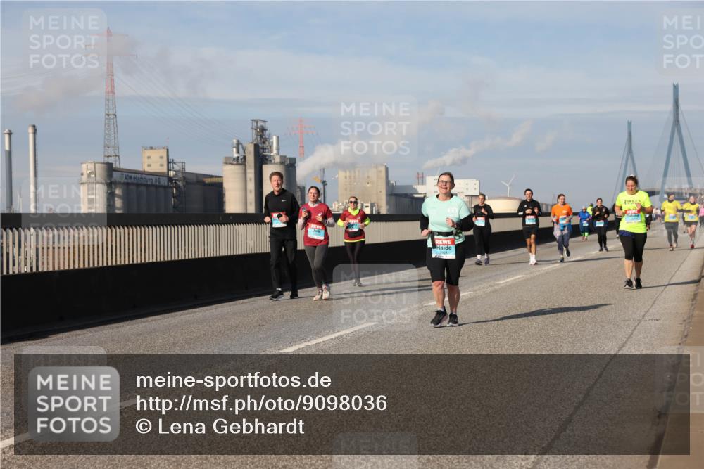 03.10.2025 - Köhlbrandbrückenlauf Lena Gebhardt http://msf.ph/oto/9098036 03.10.2025 10:10:22 Position 2  meine-sportfotos.de