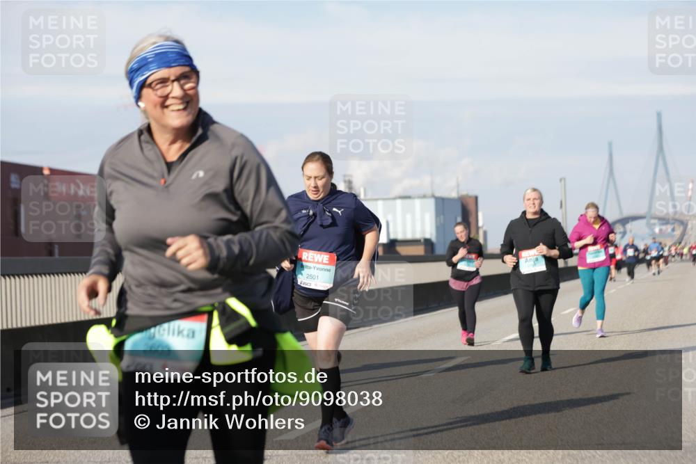03.10.2025 - Köhlbrandbrückenlauf Jannik Wohlers http://msf.ph/oto/9098038 03.10.2025 10:18:58 Position 3 2603, 2501 meine-sportfotos.de