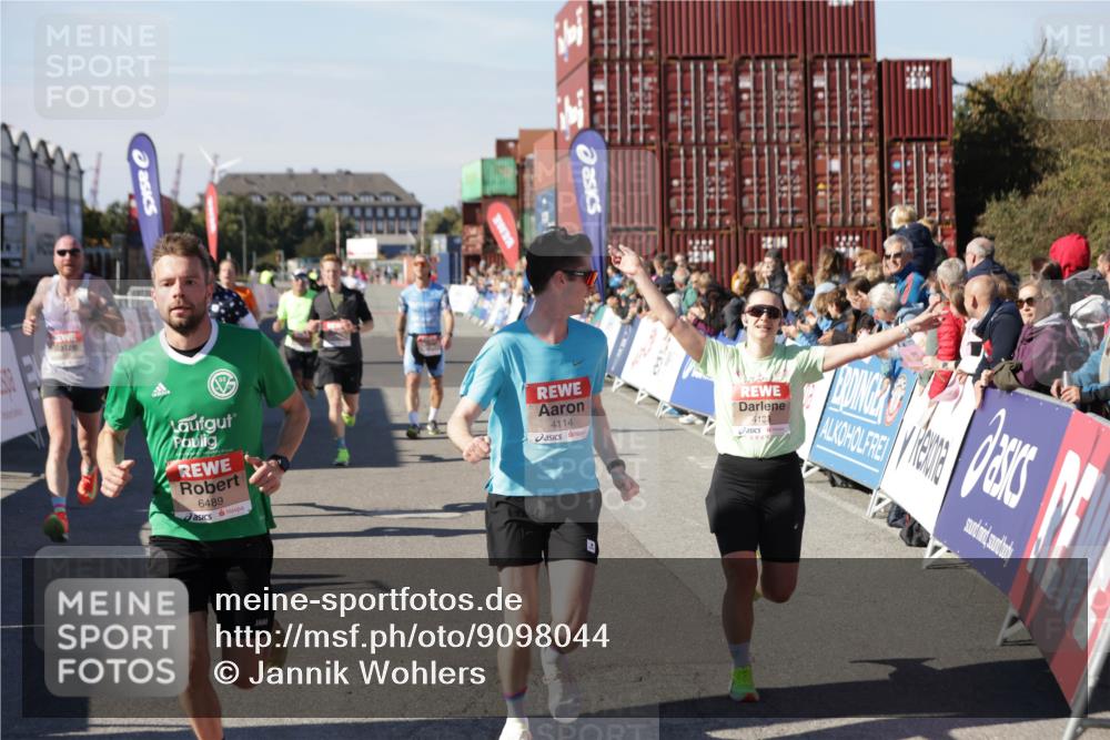 03.10.2025 - Köhlbrandbrückenlauf Jannik Wohlers http://msf.ph/oto/9098044 03.10.2025 12:56:13 Ziel 4041, 4050, 4078, 4114, 4123, 5957, 6206, 6489, 6495 meine-sportfotos.de
