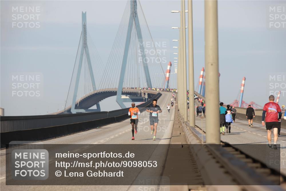 03.10.2025 - Köhlbrandbrückenlauf Lena Gebhardt http://msf.ph/oto/9098053 03.10.2025 09:34:13 Position 2  meine-sportfotos.de