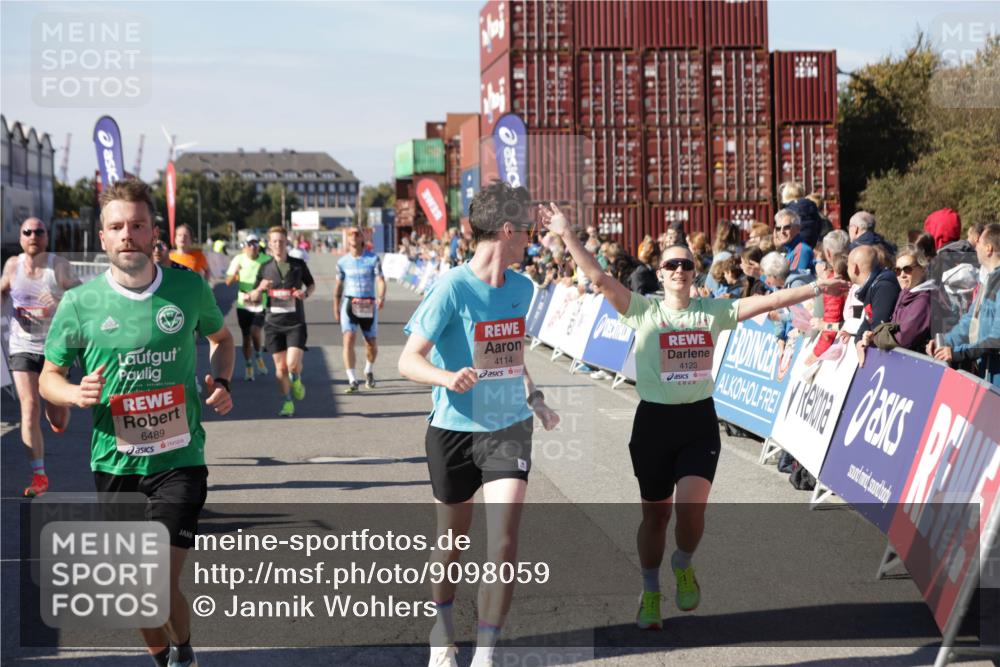 03.10.2025 - Köhlbrandbrückenlauf Jannik Wohlers http://msf.ph/oto/9098059 03.10.2025 12:56:13 Ziel 4041, 4050, 4078, 4114, 4123, 5957, 6206, 6489, 6495 meine-sportfotos.de