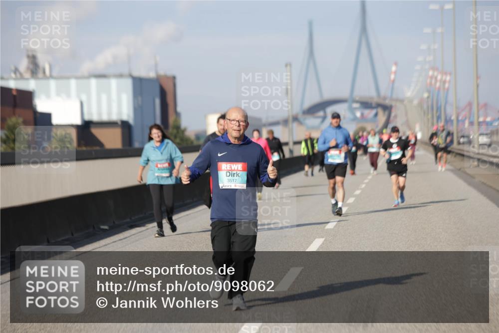 03.10.2025 - Köhlbrandbrückenlauf Jannik Wohlers http://msf.ph/oto/9098062 03.10.2025 10:19:23 Position 3 3517 meine-sportfotos.de