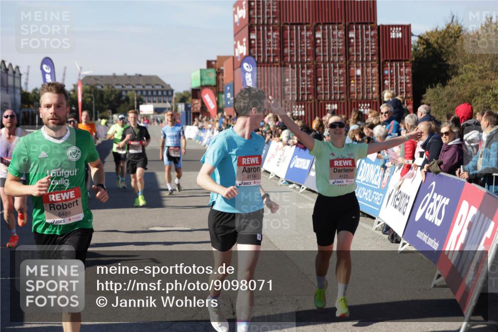 03.10.2025 - Köhlbrandbrückenlauf Jannik Wohlers http://msf.ph/oto/9098071 03.10.2025 12:56:13 Ziel 4041, 4050, 4078, 4114, 4123, 5957, 6206, 6489, 6495 meine-sportfotos.de