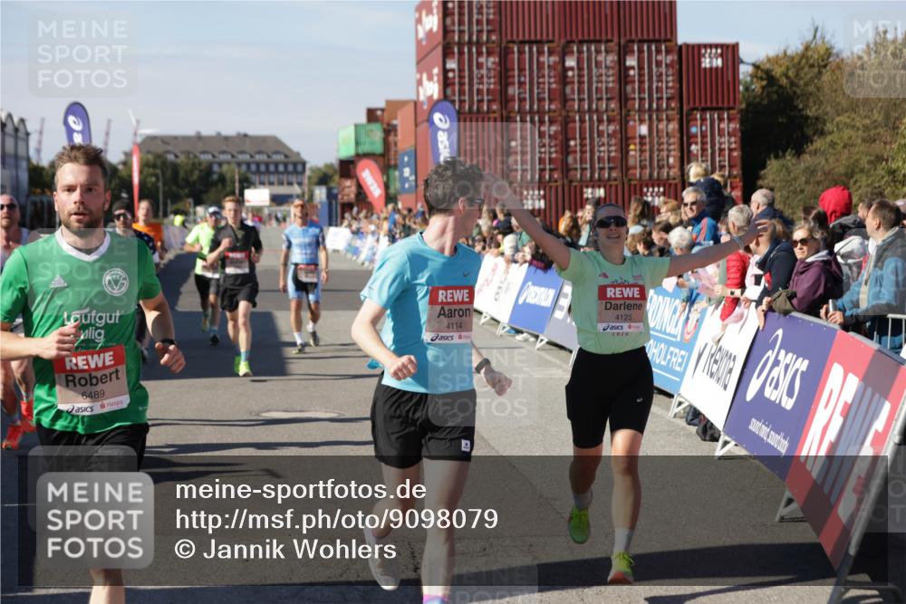 03.10.2025 - Köhlbrandbrückenlauf Jannik Wohlers http://msf.ph/oto/9098079 03.10.2025 12:56:13 Ziel 4041, 4050, 4078, 4114, 4123, 5957, 6206, 6489, 6495 meine-sportfotos.de