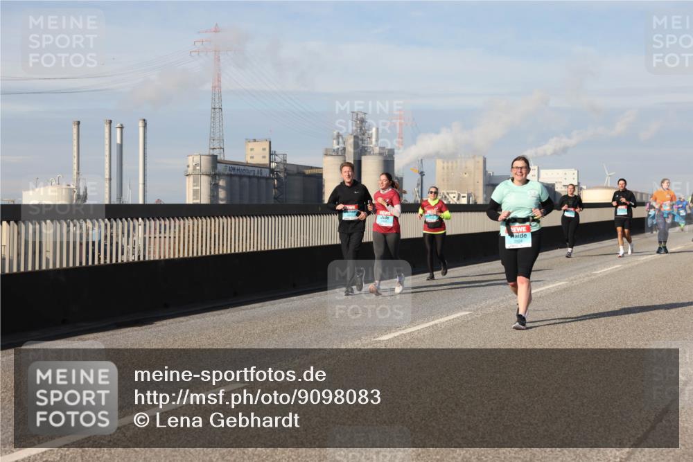 03.10.2025 - Köhlbrandbrückenlauf Lena Gebhardt http://msf.ph/oto/9098083 03.10.2025 10:10:22 Position 2  meine-sportfotos.de