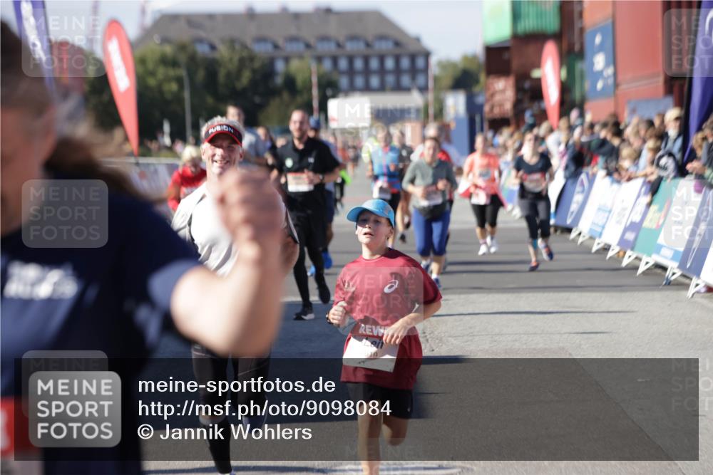 03.10.2025 - Köhlbrandbrückenlauf Jannik Wohlers http://msf.ph/oto/9098084 03.10.2025 13:23:19 Ziel 4339, 4553, 4904, 4905, 4911, 5076, 5573, 5716, 6277, 6618, 6619, 6652, 6653 meine-sportfotos.de
