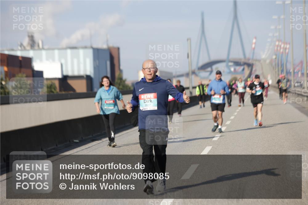 03.10.2025 - Köhlbrandbrückenlauf Jannik Wohlers http://msf.ph/oto/9098085 03.10.2025 10:19:23 Position 3 3517 meine-sportfotos.de