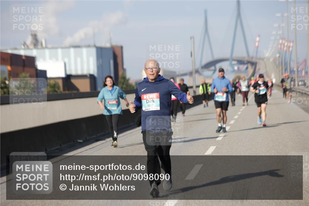 03.10.2025 - Köhlbrandbrückenlauf Jannik Wohlers http://msf.ph/oto/9098090 03.10.2025 10:19:23 Position 3 3517 meine-sportfotos.de