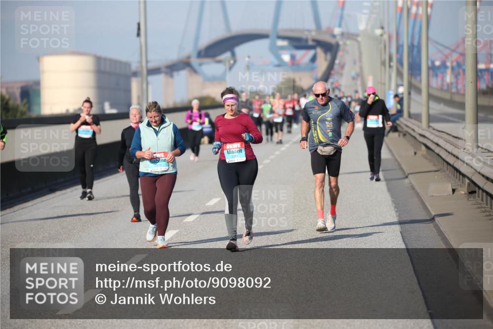 03.10.2025 - Köhlbrandbrückenlauf Jannik Wohlers http://msf.ph/oto/9098092 03.10.2025 10:19:40 Position 3 3284 meine-sportfotos.de