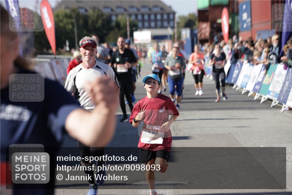 03.10.2025 - Köhlbrandbrückenlauf Jannik Wohlers http://msf.ph/oto/9098093 03.10.2025 13:23:19 Ziel 4339, 4553, 4904, 4905, 4911, 5076, 5573, 5716, 6277, 6618, 6619, 6652, 6653 meine-sportfotos.de