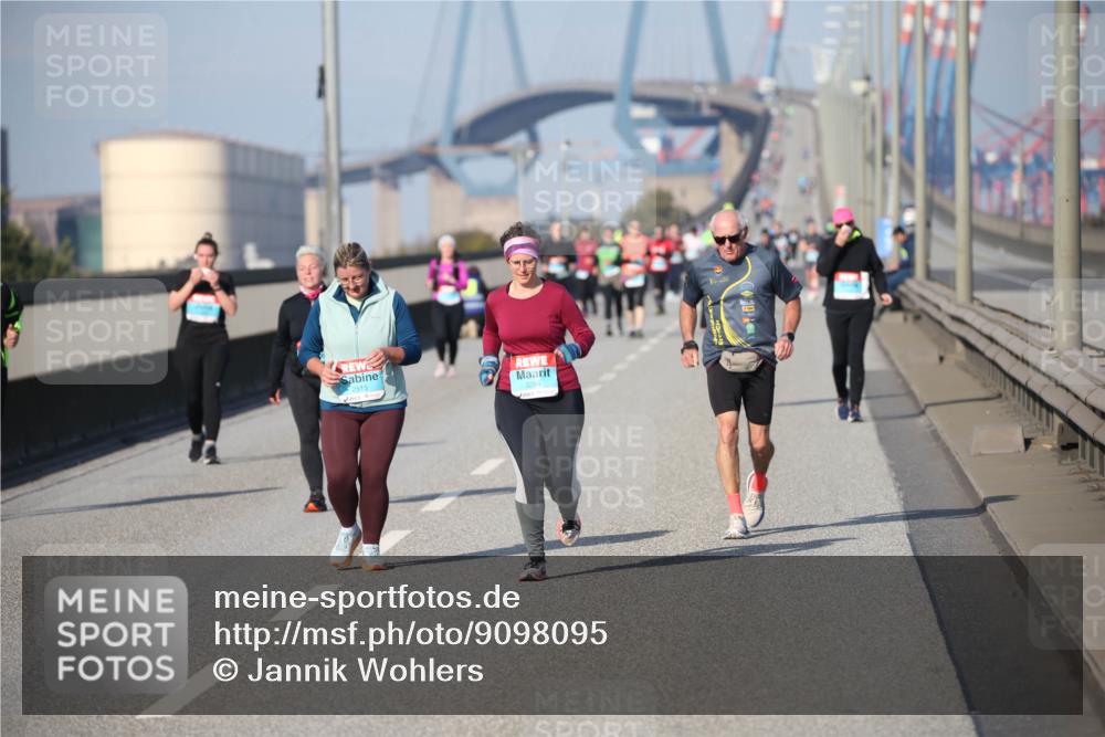 03.10.2025 - Köhlbrandbrückenlauf Jannik Wohlers http://msf.ph/oto/9098095 03.10.2025 10:19:40 Position 3 2515 meine-sportfotos.de
