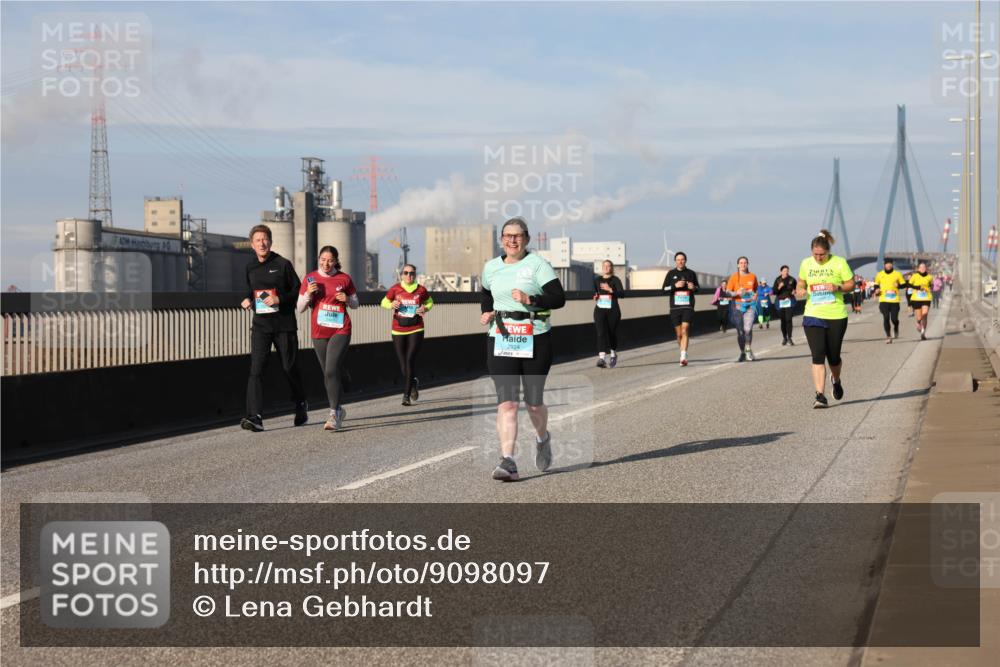 03.10.2025 - Köhlbrandbrückenlauf Lena Gebhardt http://msf.ph/oto/9098097 03.10.2025 10:10:22 Position 2 2924 meine-sportfotos.de