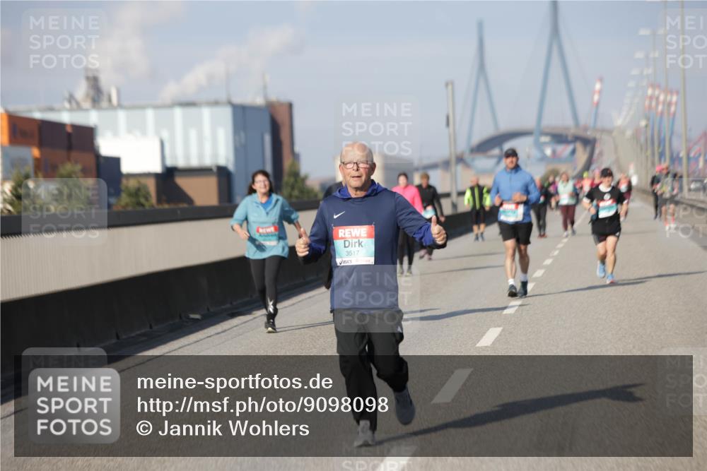 03.10.2025 - Köhlbrandbrückenlauf Jannik Wohlers http://msf.ph/oto/9098098 03.10.2025 10:19:23 Position 3 3517 meine-sportfotos.de