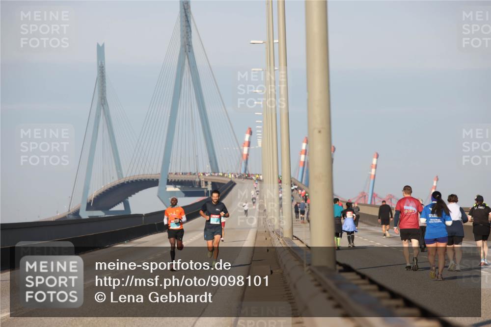 03.10.2025 - Köhlbrandbrückenlauf Lena Gebhardt http://msf.ph/oto/9098101 03.10.2025 09:34:15 Position 2  meine-sportfotos.de