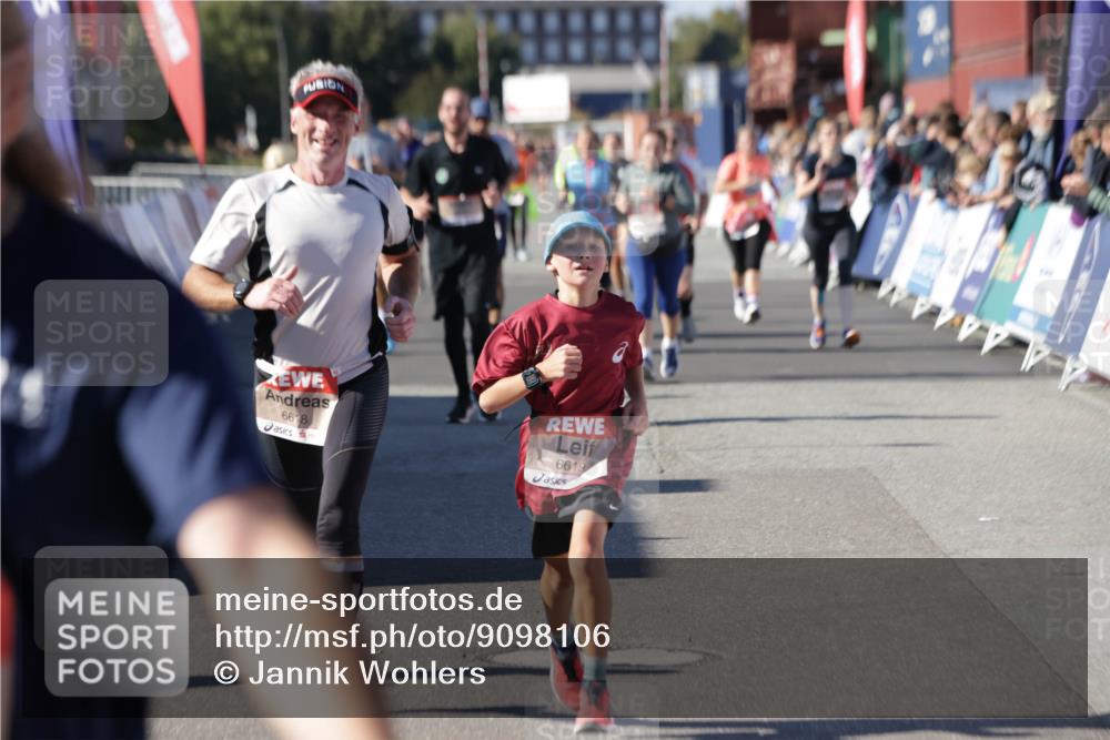03.10.2025 - Köhlbrandbrückenlauf Jannik Wohlers http://msf.ph/oto/9098106 03.10.2025 13:23:20 Ziel 4339, 4553, 4905, 4911, 5076, 5573, 5716, 6277, 6291, 6618, 6619, 6652, 6653 meine-sportfotos.de