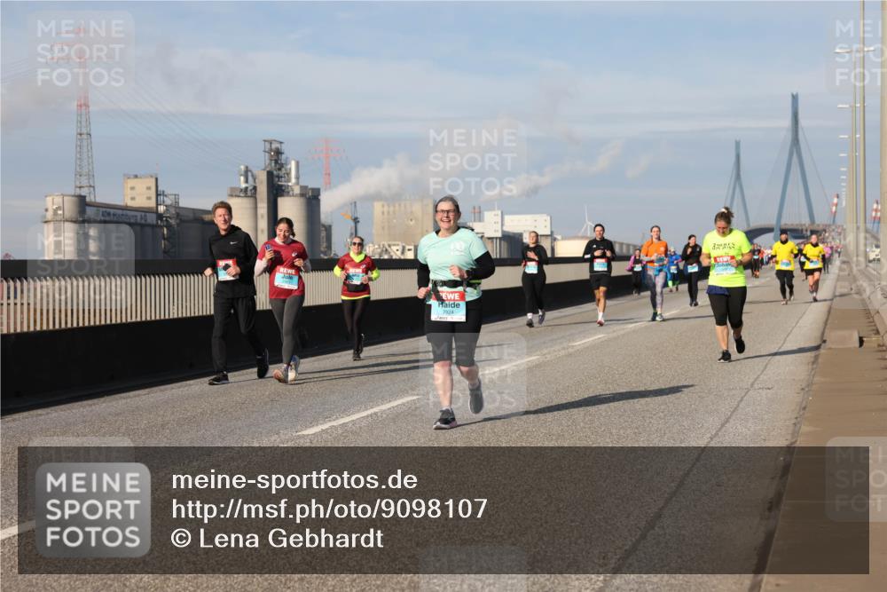 03.10.2025 - Köhlbrandbrückenlauf Lena Gebhardt http://msf.ph/oto/9098107 03.10.2025 10:10:23 Position 2 2924, 1 meine-sportfotos.de