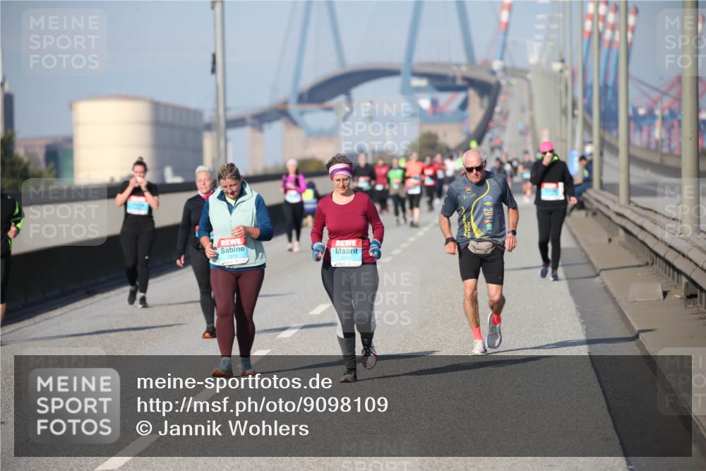 03.10.2025 - Köhlbrandbrückenlauf Jannik Wohlers http://msf.ph/oto/9098109 03.10.2025 10:19:40 Position 3 2515, 3284 meine-sportfotos.de