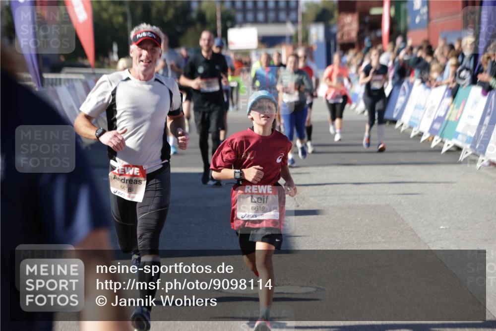 03.10.2025 - Köhlbrandbrückenlauf Jannik Wohlers http://msf.ph/oto/9098114 03.10.2025 13:23:20 Ziel 4339, 4553, 4905, 4911, 5076, 5573, 5716, 6277, 6291, 6618, 6619, 6652, 6653 meine-sportfotos.de