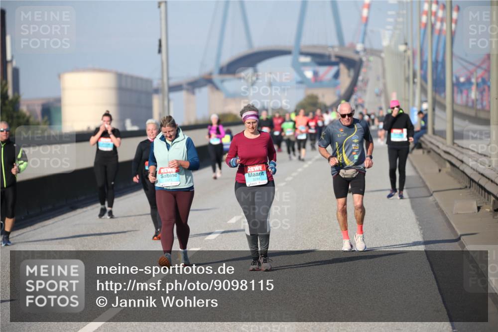 03.10.2025 - Köhlbrandbrückenlauf Jannik Wohlers http://msf.ph/oto/9098115 03.10.2025 10:19:40 Position 3 3284 meine-sportfotos.de