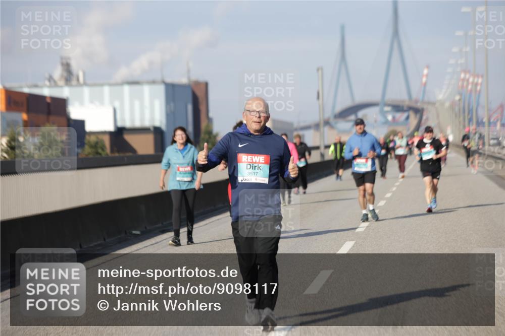 03.10.2025 - Köhlbrandbrückenlauf Jannik Wohlers http://msf.ph/oto/9098117 03.10.2025 10:19:23 Position 3 3517 meine-sportfotos.de