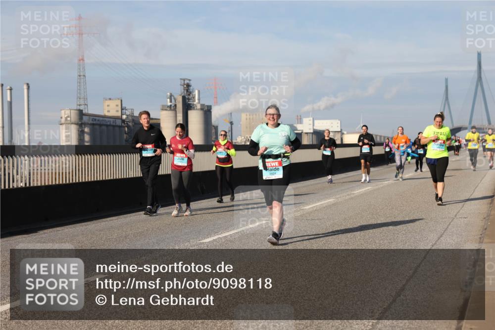 03.10.2025 - Köhlbrandbrückenlauf Lena Gebhardt http://msf.ph/oto/9098118 03.10.2025 10:10:23 Position 2 2924 meine-sportfotos.de