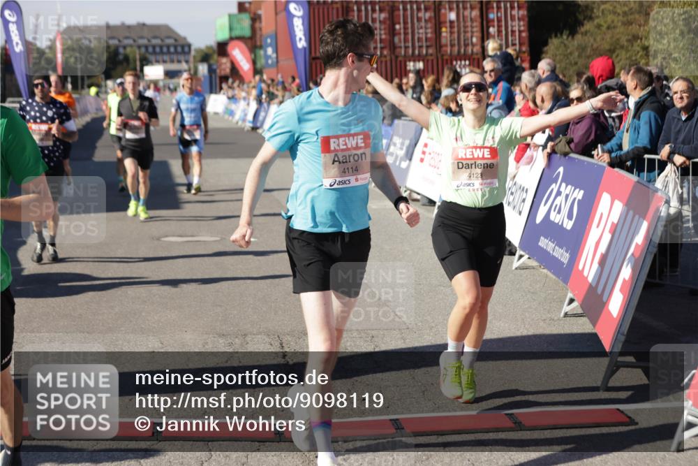 03.10.2025 - Köhlbrandbrückenlauf Jannik Wohlers http://msf.ph/oto/9098119 03.10.2025 12:56:13 Ziel 4041, 4050, 4078, 4114, 4123, 5957, 6206, 6489, 6495 meine-sportfotos.de