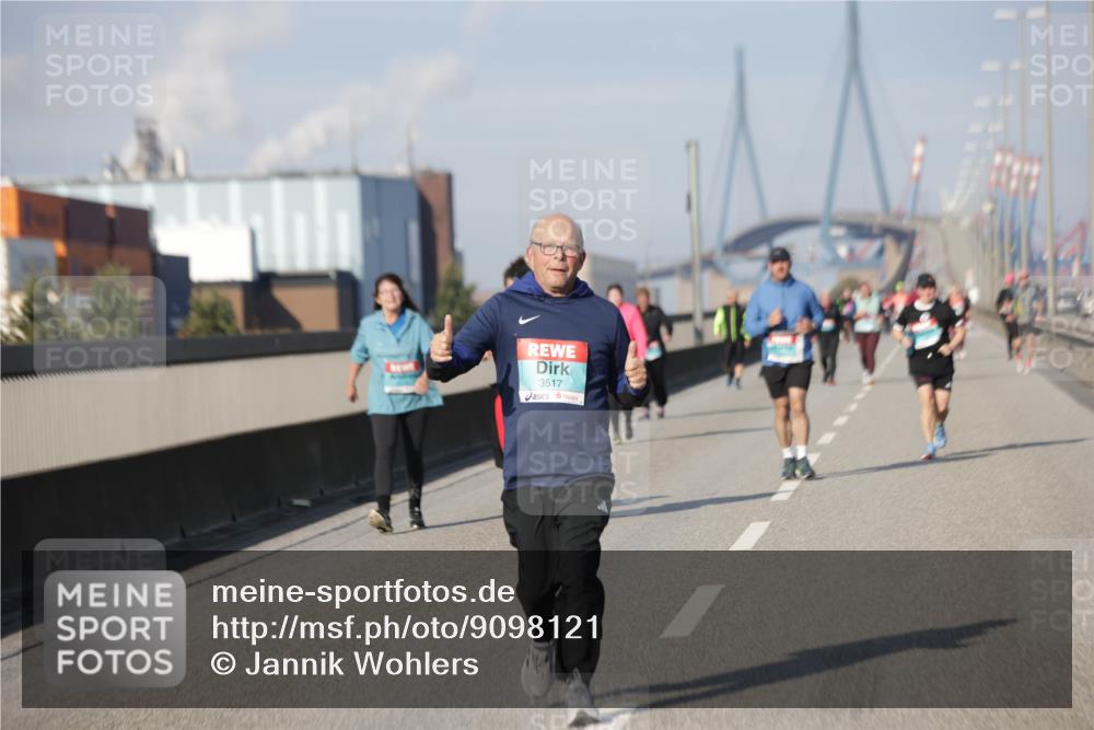 03.10.2025 - Köhlbrandbrückenlauf Jannik Wohlers http://msf.ph/oto/9098121 03.10.2025 10:19:24 Position 3 3517 meine-sportfotos.de
