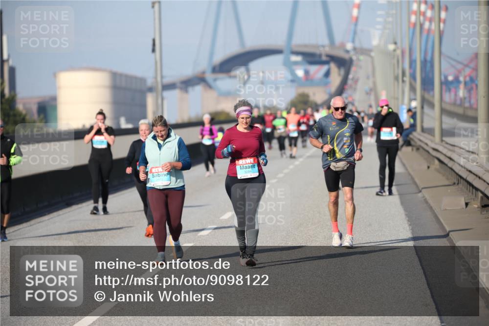 03.10.2025 - Köhlbrandbrückenlauf Jannik Wohlers http://msf.ph/oto/9098122 03.10.2025 10:19:40 Position 3 3284 meine-sportfotos.de