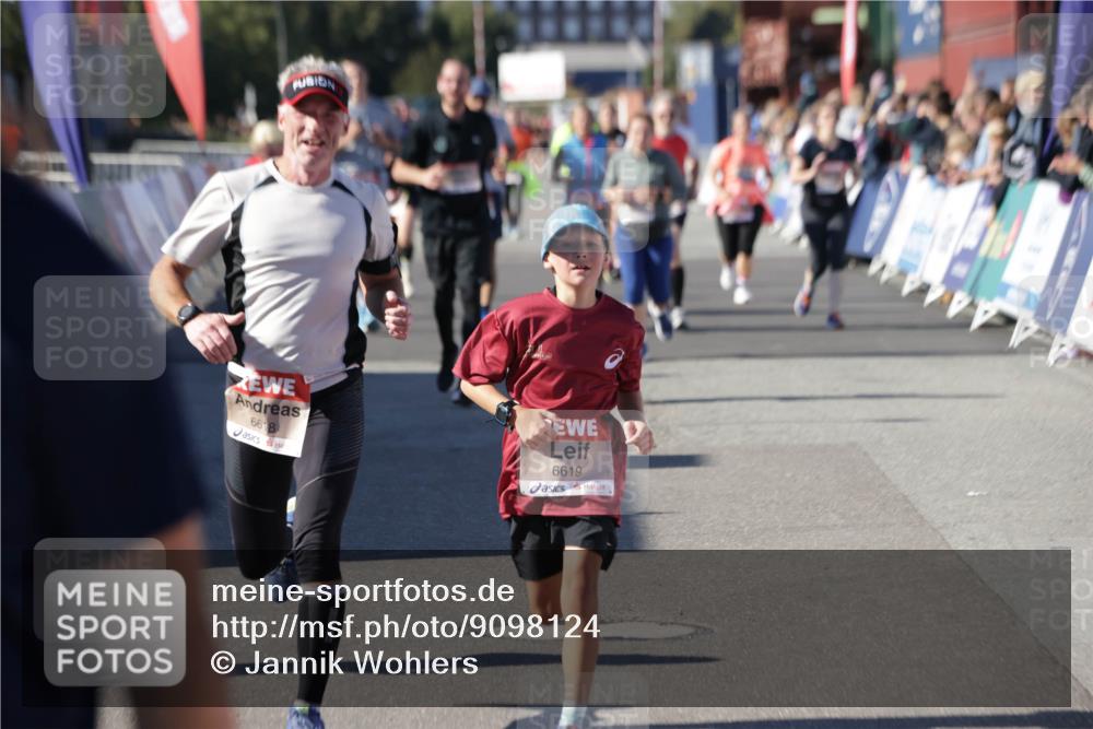 03.10.2025 - Köhlbrandbrückenlauf Jannik Wohlers http://msf.ph/oto/9098124 03.10.2025 13:23:20 Ziel 4339, 4553, 4905, 4911, 5076, 5573, 5716, 6277, 6291, 6618, 6619, 6652, 6653 meine-sportfotos.de