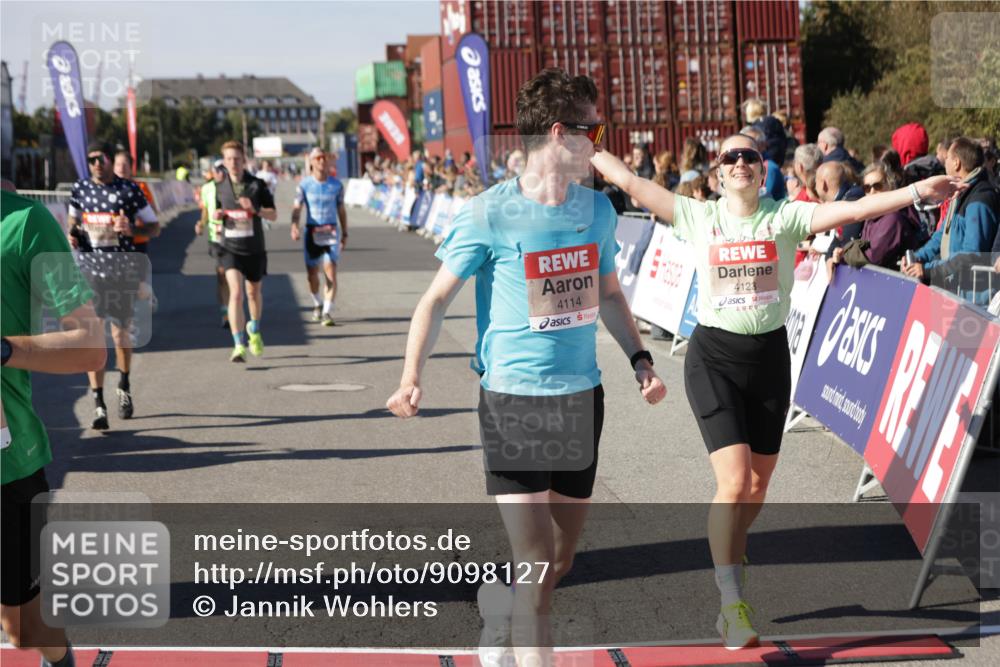 03.10.2025 - Köhlbrandbrückenlauf Jannik Wohlers http://msf.ph/oto/9098127 03.10.2025 12:56:13 Ziel 4041, 4050, 4078, 4114, 4123, 5957, 6206, 6489, 6495 meine-sportfotos.de