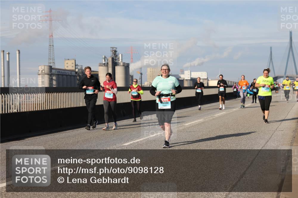 03.10.2025 - Köhlbrandbrückenlauf Lena Gebhardt http://msf.ph/oto/9098128 03.10.2025 10:10:23 Position 2 2924 meine-sportfotos.de
