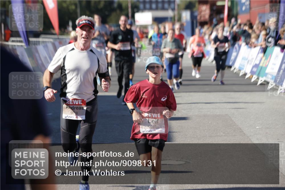 03.10.2025 - Köhlbrandbrückenlauf Jannik Wohlers http://msf.ph/oto/9098131 03.10.2025 13:23:20 Ziel 4339, 4553, 4905, 4911, 5076, 5573, 5716, 6277, 6291, 6618, 6619, 6652, 6653 meine-sportfotos.de