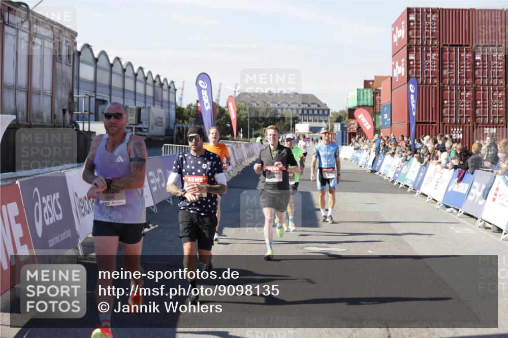 03.10.2025 - Köhlbrandbrückenlauf Jannik Wohlers http://msf.ph/oto/9098135 03.10.2025 12:56:14 Ziel 4041, 4050, 4078, 4114, 4123, 5957, 6206, 6489, 6495 meine-sportfotos.de