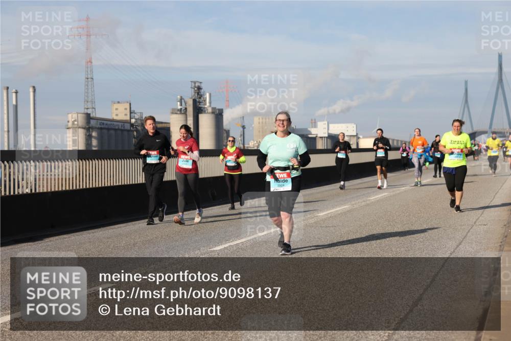 03.10.2025 - Köhlbrandbrückenlauf Lena Gebhardt http://msf.ph/oto/9098137 03.10.2025 10:10:23 Position 2 2924 meine-sportfotos.de