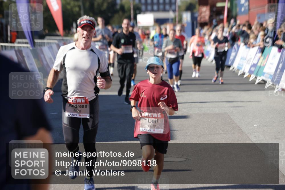 03.10.2025 - Köhlbrandbrückenlauf Jannik Wohlers http://msf.ph/oto/9098138 03.10.2025 13:23:20 Ziel 4339, 4553, 4905, 4911, 5076, 5573, 5716, 6277, 6291, 6618, 6619, 6652, 6653 meine-sportfotos.de