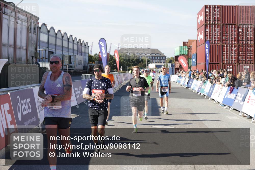 03.10.2025 - Köhlbrandbrückenlauf Jannik Wohlers http://msf.ph/oto/9098142 03.10.2025 12:56:14 Ziel 4041, 4050, 4078, 4114, 4123, 5957, 6206, 6489, 6495 meine-sportfotos.de