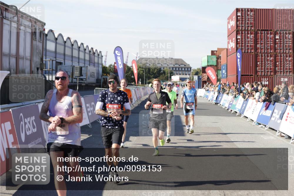 03.10.2025 - Köhlbrandbrückenlauf Jannik Wohlers http://msf.ph/oto/9098153 03.10.2025 12:56:14 Ziel 4041, 4050, 4078, 4114, 4123, 5957, 6206, 6489, 6495 meine-sportfotos.de