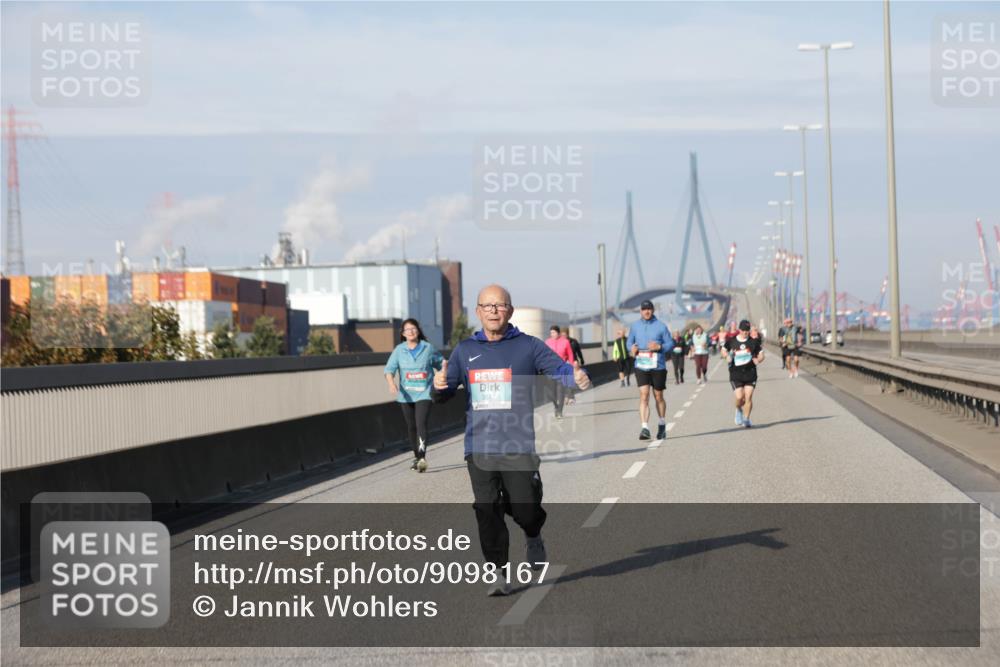 03.10.2025 - Köhlbrandbrückenlauf Jannik Wohlers http://msf.ph/oto/9098167 03.10.2025 10:19:24 Position 3 3517 meine-sportfotos.de